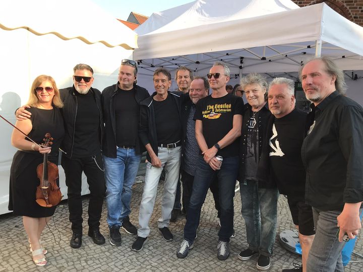 Luckenwalde backstage mit Suse, IC, Thomas, Wolfgang, Calle, Acki, Mike, Quaster, Heinz und Bert